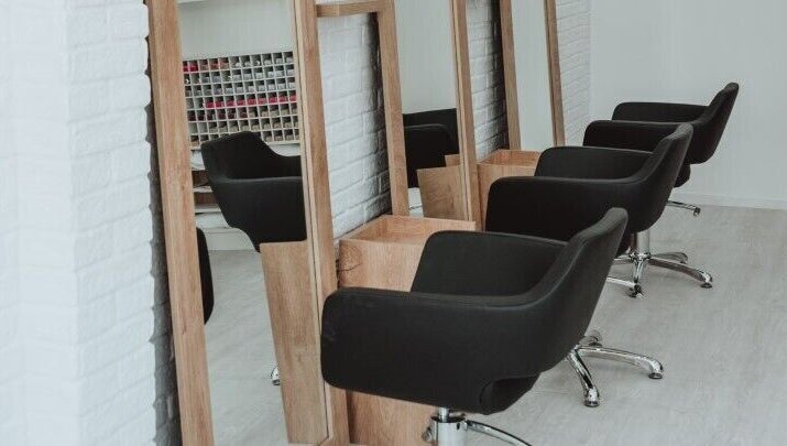 Elegant salon chairs at Salon Inspire, kv. Manastirski livadi, София, BG, offering luxurious hair services.