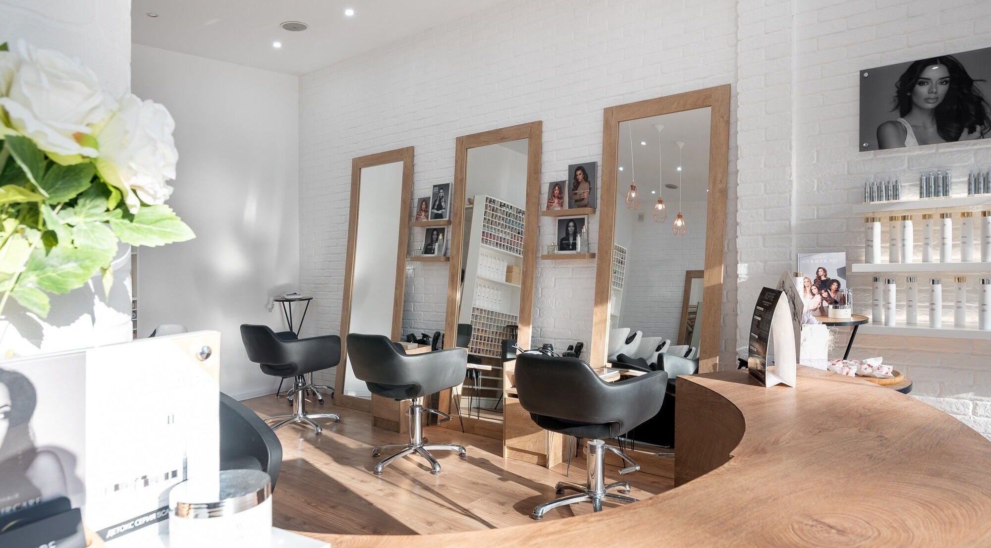 Elegant salon interior at Salon Inspire, kv. Manastirski livadi, София, BG with stylish mirrors and seating.