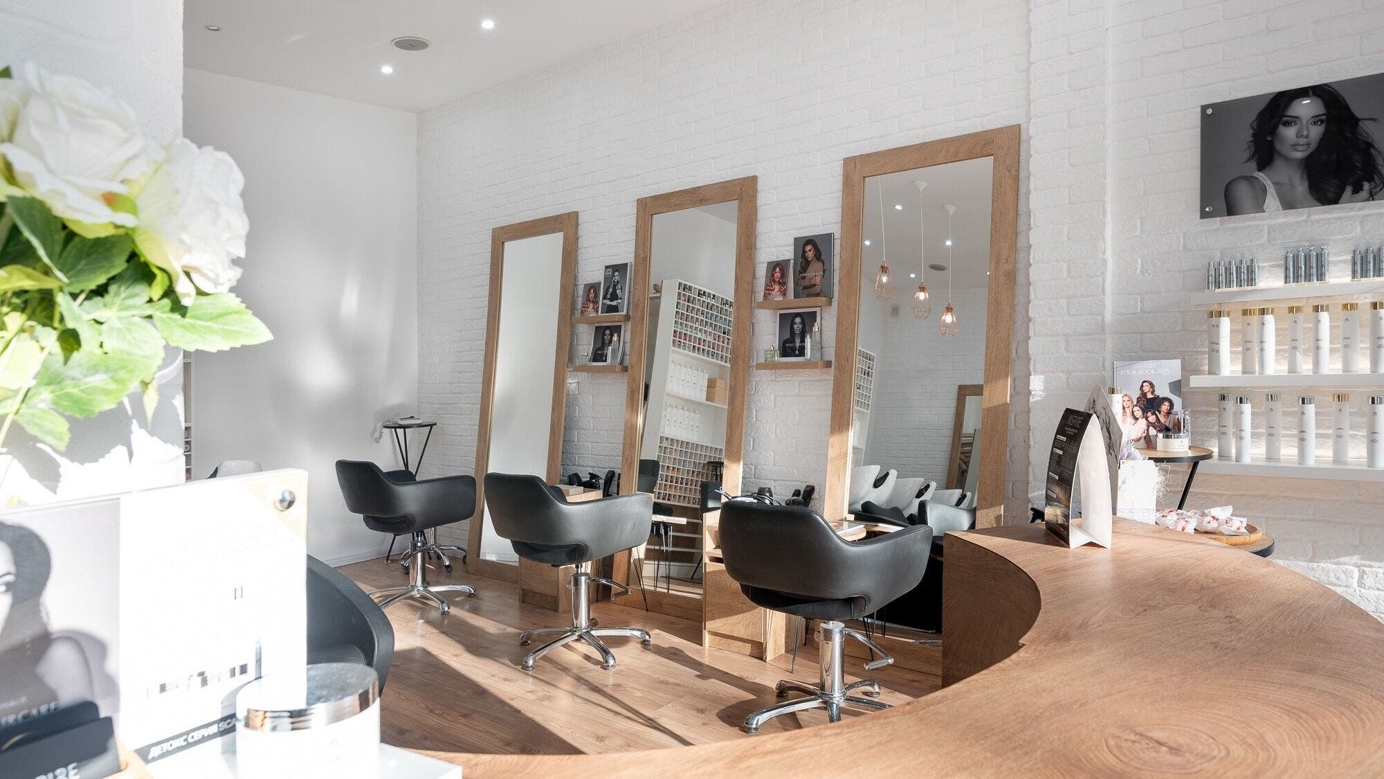 Elegant salon interior at Salon Inspire, kv. Manastirski livadi, София, BG with stylish mirrors and seating.
