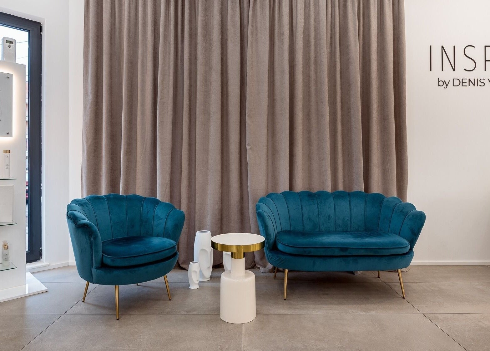 Elegant waiting area with teal sofas at Salon Inspire, kv. Krustova vada, София, Област София, BG.