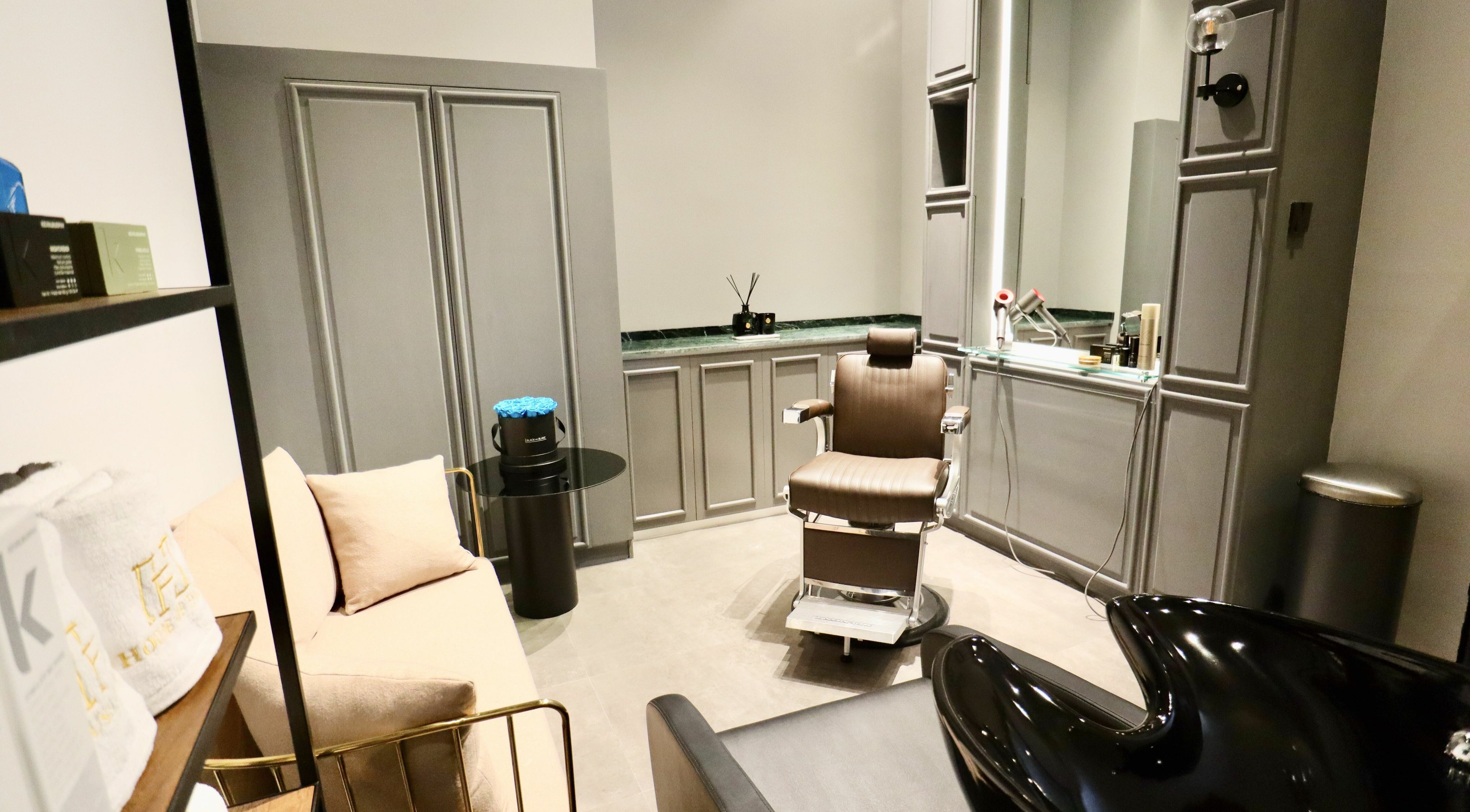 Luxurious salon chair and decor at House of Fade, Dubai, AE, offering premium grooming services.