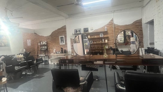 Spiral Hair Studio Leslie Panini