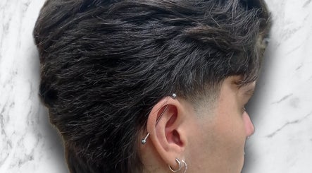 J O T A  E L E  Barber image 2