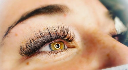 Serenity Beauty Bar image 3