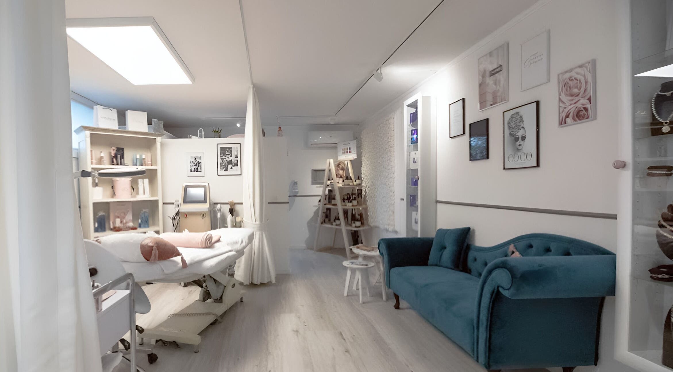 Innenraum von Beautique The Art of Beauty in Hornussen, Aargau, CH mit Behandlungsstuhl und entspannendem Sofa.