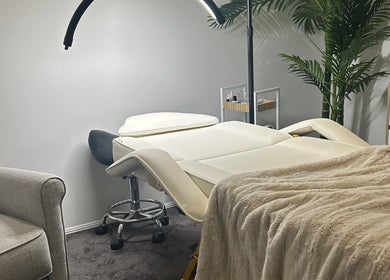 Cozy treatment room at Aura Wellness Studio, Reedy Creek, Queensland, AU with a soft massage bed and ambient lighting.