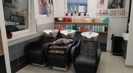 BuuS Salon image 2
