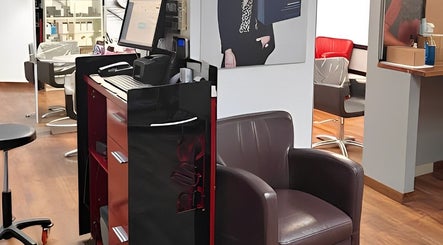 BuuS Salon image 3