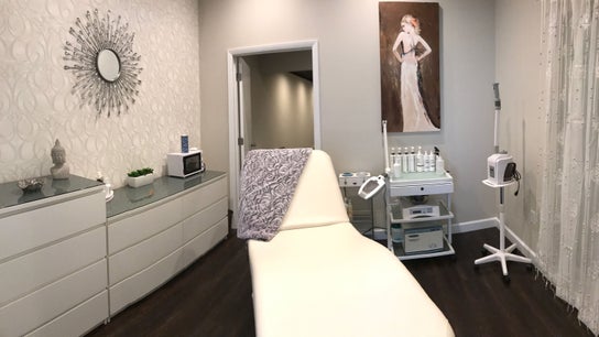 Peak Bloom Beauty LLC 🌸 (Beyond Beauty Studio)