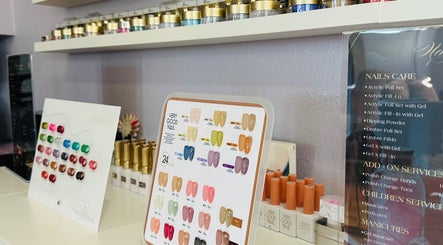 Nails 2000