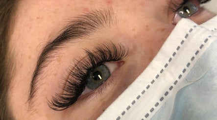 Electrified Lashes Salon image 2
