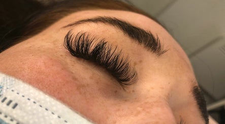 Electrified Lashes Salon image 3