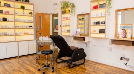 Relaxing skincare room at Mg Skincare, TOWER BRIDGE LONDON, England, GB, featuring cozy seating and product display.