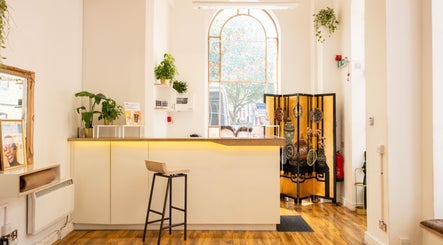 Elegant reception area at Mg Skincare, TOWER BRIDGE LONDON, England, welcoming guests with warm decor.