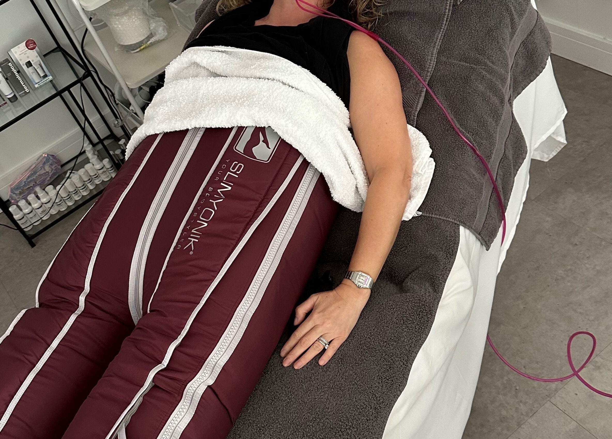 Client enjoying a Slimyonik treatment at Nu-Yu Advanced Skin Solutions, Sidcup, England, GB.