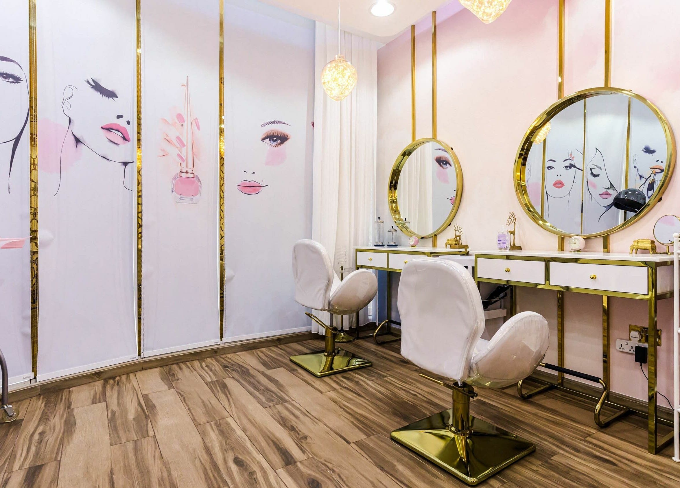Chic interior of Touq AlYasmeen Ladies Salon in Sharjah showcases stylish mirrors and elegant chairs.