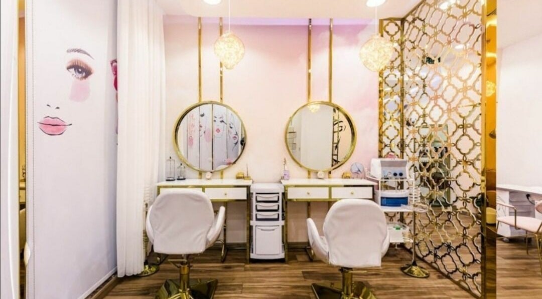 Luxurious beauty stations at Touq AlYasmeen Ladies Salon, Sharjah, Sharjah, AE with chic gold accents.