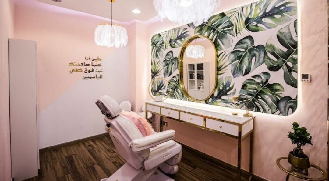 Relaxing salon interior at Touq AlYasmeen Ladies Salon, Sharjah, Sharjah, AE with floral wall and comfortable chair.