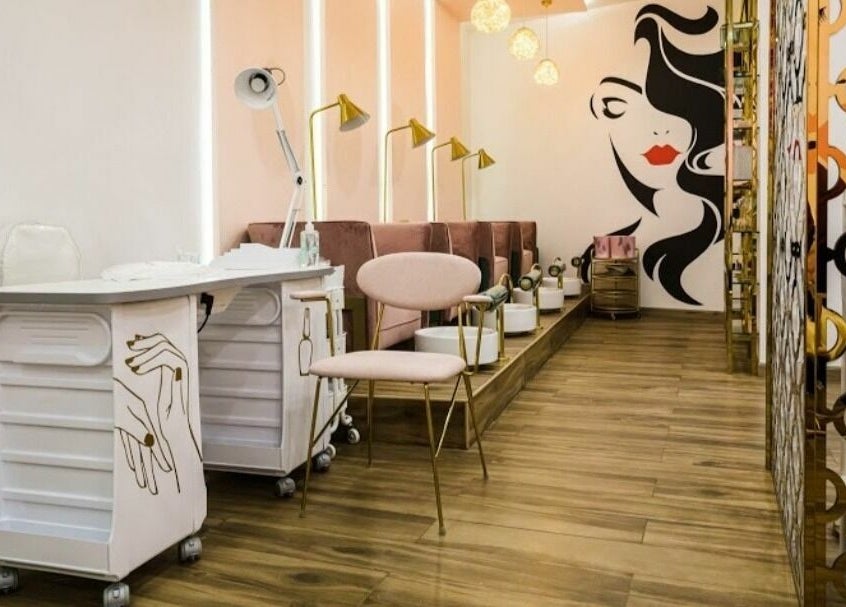 Touq AlYasmeen Ladies Salon offers a chic and modern interior in Sharjah, Sharjah, AE for a luxurious pampering session.