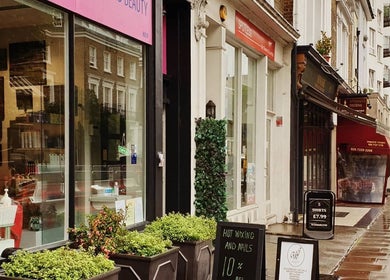 Wioletta Beauty - Fulham's elegant exterior in London, England, GB on a vibrant street showing stylish decor.