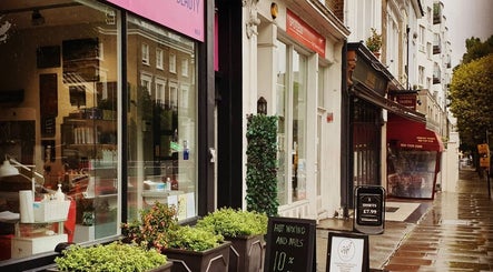 Wioletta Beauty - Fulham's elegant exterior in London, England, GB on a vibrant street showing stylish decor.