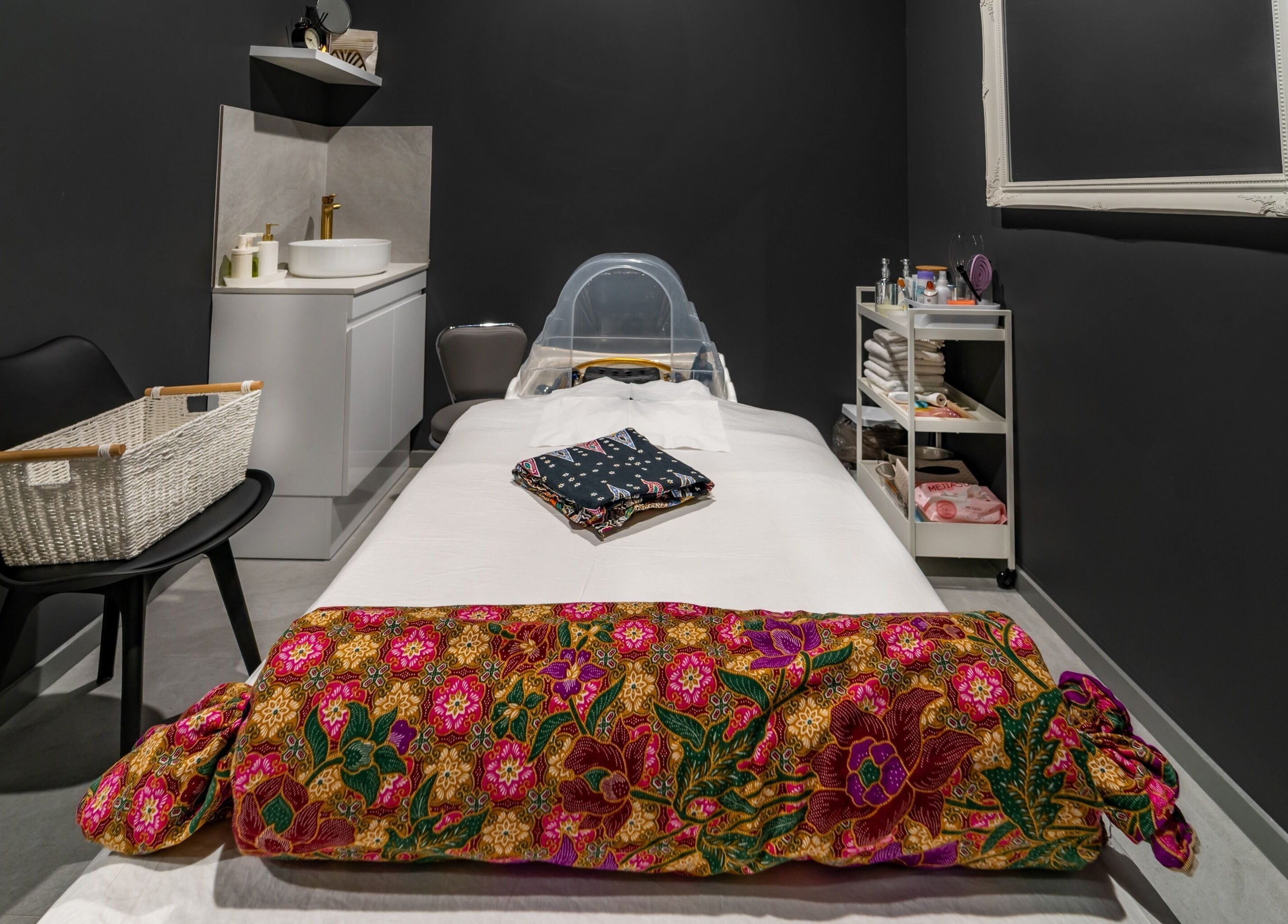 Cozy massage room at Mel's Massage and Reflexology Claremont, Western Australia, AU featuring a colorful blanket.