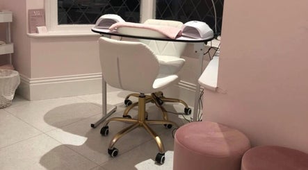 Hình ảnh 2 của The Lash & Brow Bar