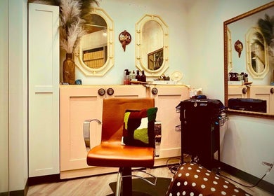 Elegant styling chair and mirrors in Glendale Arts+Salon, Chicago, Illinois, US.
