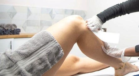 Cinder's Cove Waxing & Beauty specialists صورة 3