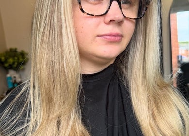 Stylish blonde hair transformation at TIEGAN SEATON (Seats Hair Studio) in Anstey, England, GB.