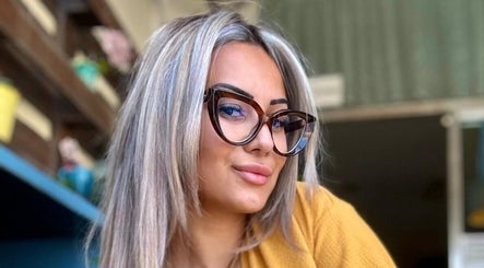 Woman with sleek hair at Enchante Hair Nails Barber, Il-Mosta, MT, exuding confidence and style.