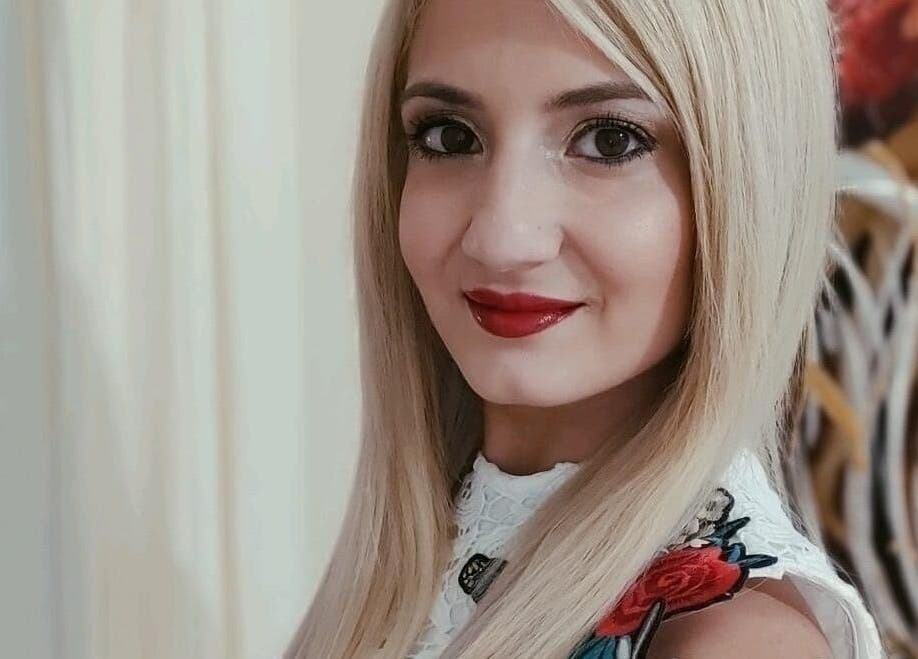 Blonde woman with red lips at Enchante Hair Team, Il-mosta, MT.