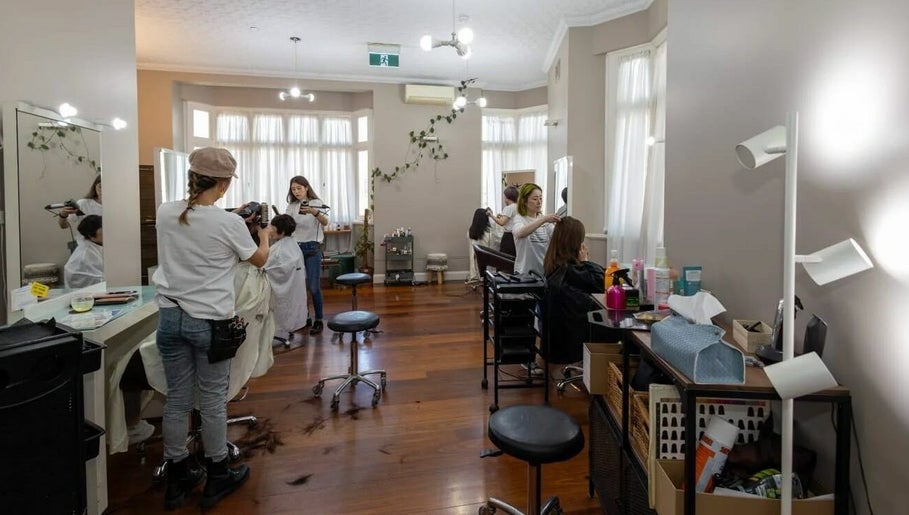 Alpha Japanese Hair Salon, bild 1