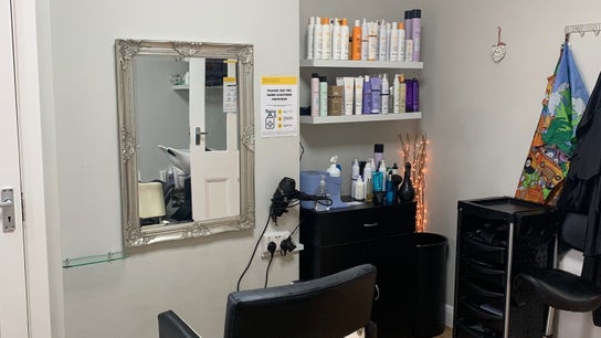 Aron’s Hairdressers