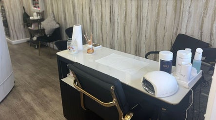 Foxy Beauty Salon - Llandaff image 3