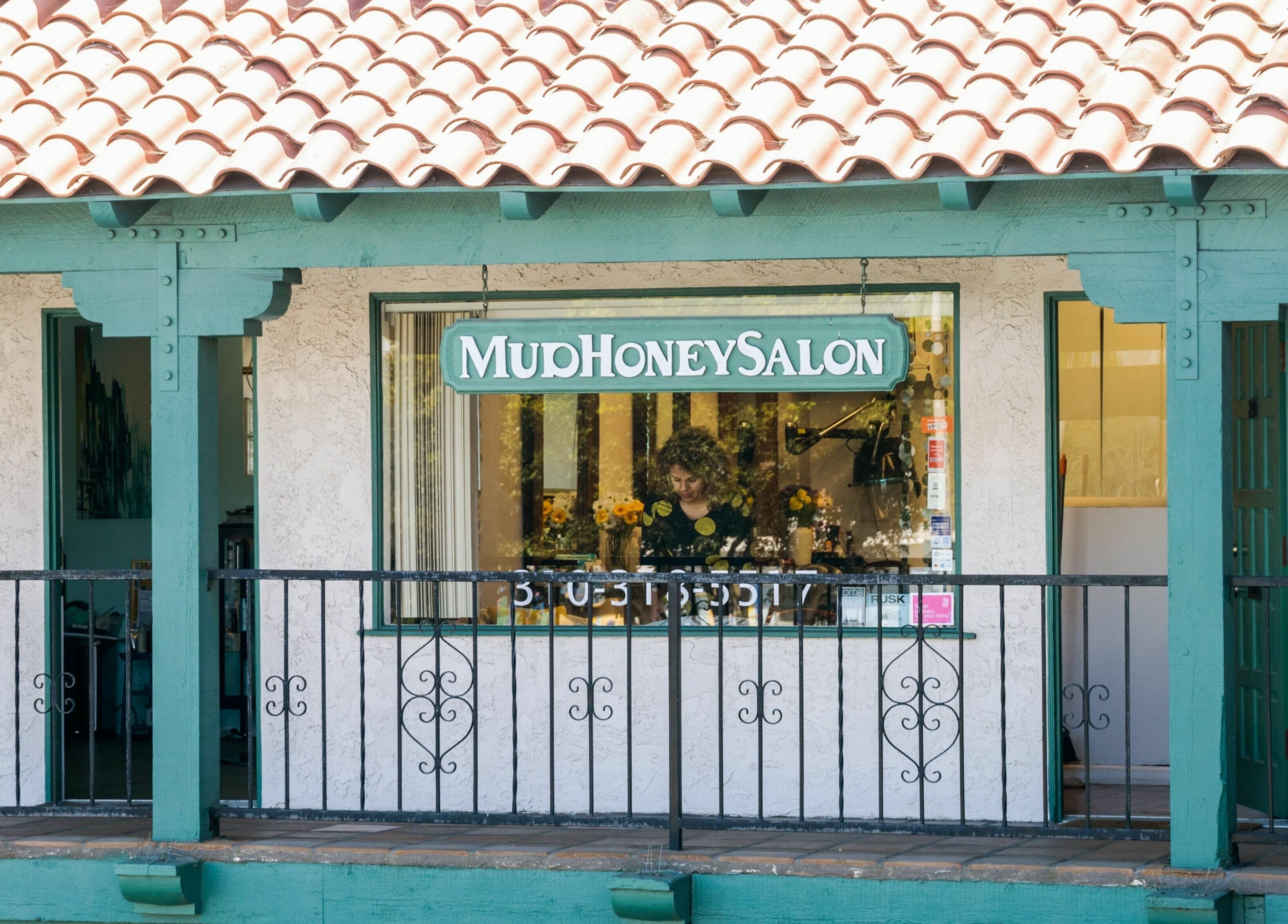 Exterior of Mud Honey Salon in Manhattan Beach, California, showcasing its welcoming and vibrant entrance.
