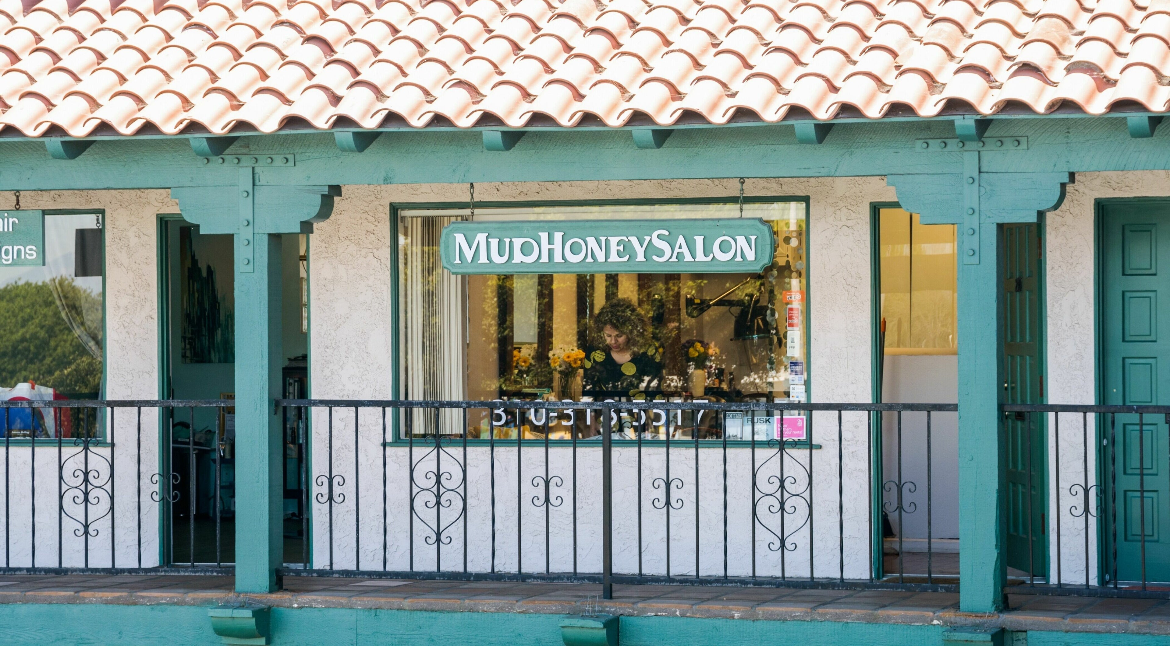 Exterior of Mud Honey Salon in Manhattan Beach, California, showcasing its welcoming and vibrant entrance.