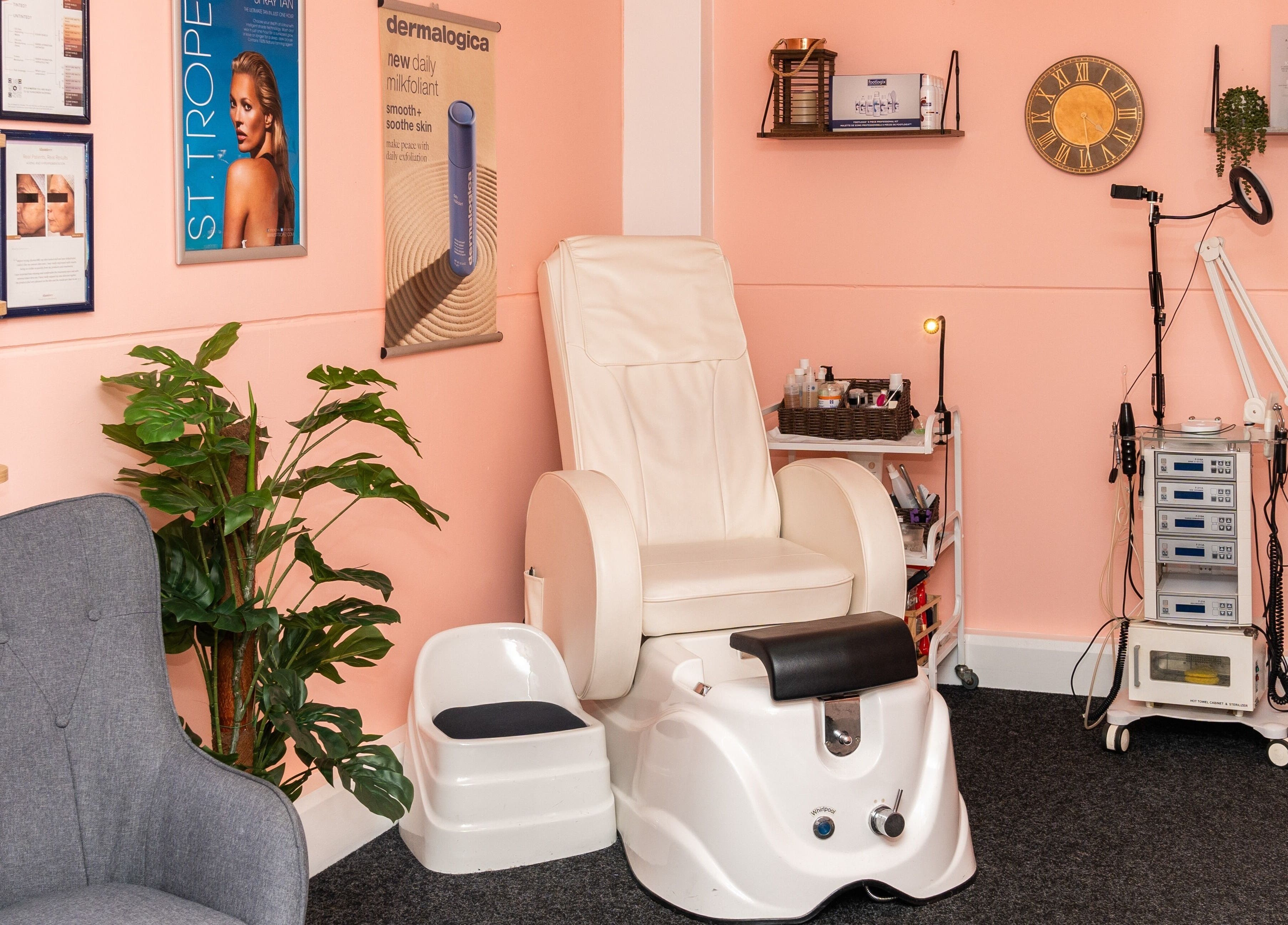 Luxurious spa chair and decor at Be Stunning Too, Whalley, England, GB. Perfect for a relaxing beauty experience.