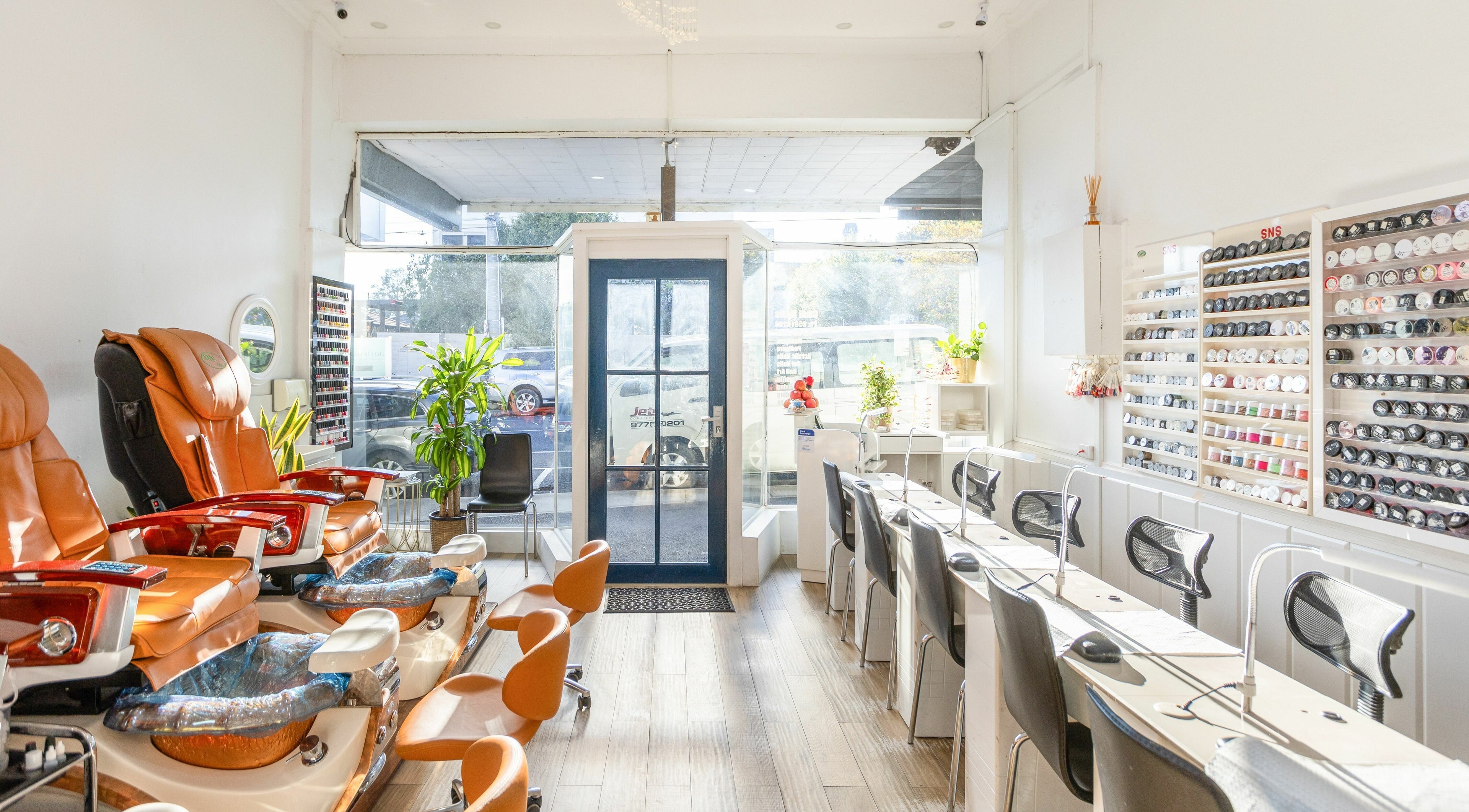 Bright interior of Cusi Nail Salon in Melbourne, Victoria, AU with stylish nail stations and comfy pedicure chairs.