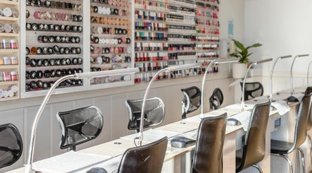 Cusi Nail Salon imagem 3