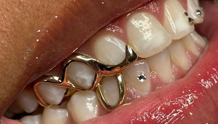 tooth Gems & custom Grillz - HOME image 1