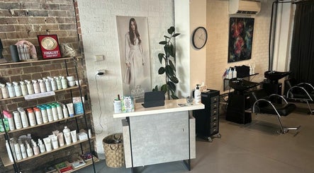 Laura and Co Hairdressing图像3