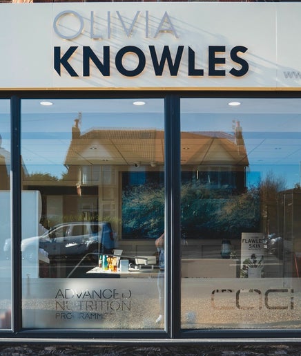 Olivia Knowles Salon – kuva 2