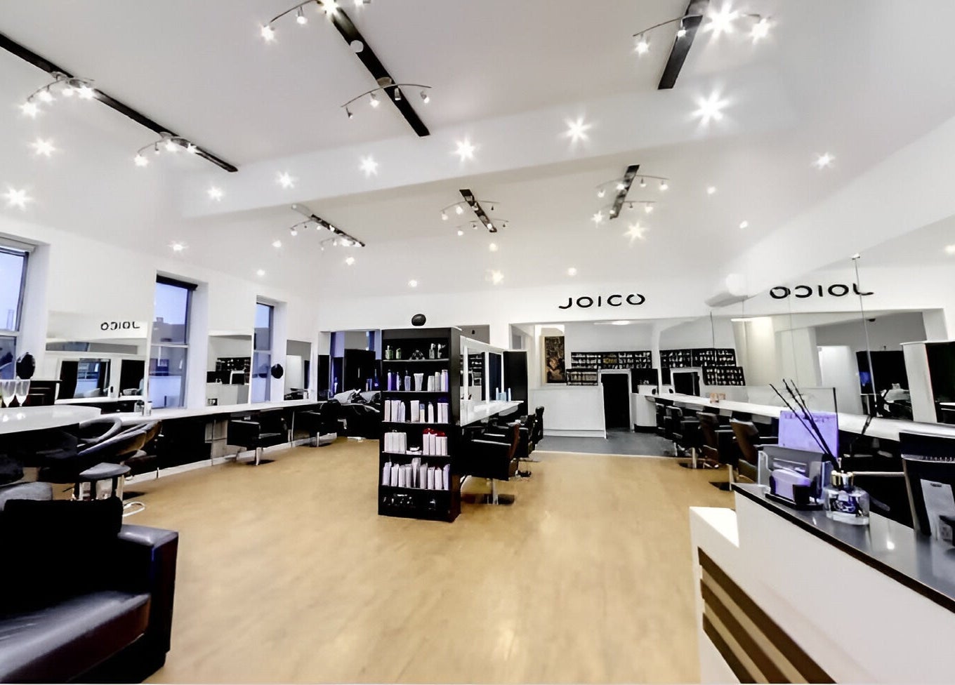 Modern salon interior at Design A Head Tonbridge, Tonbridge, England, GB with stylish decor and ample seating.