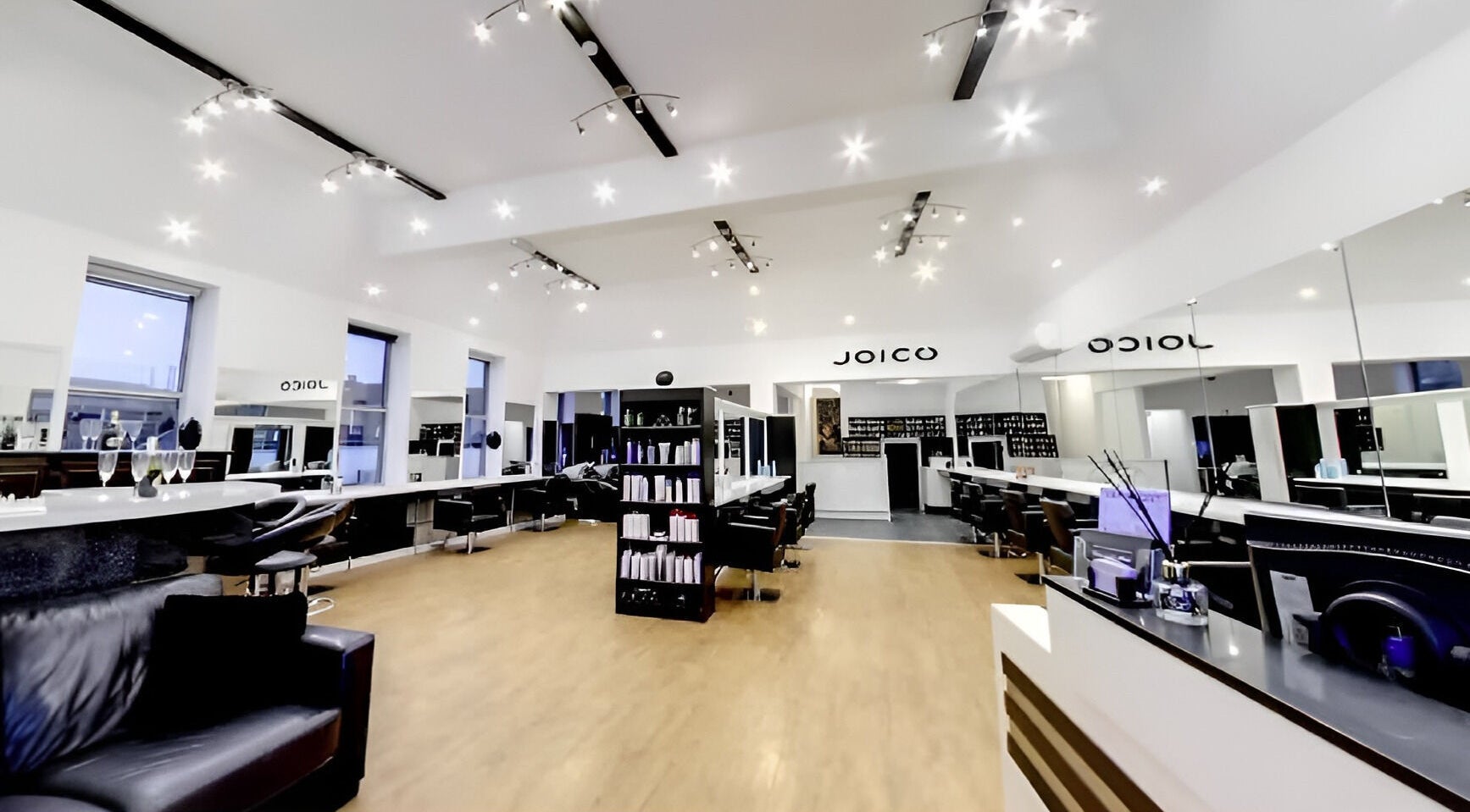 Modern salon interior at Design A Head Tonbridge, Tonbridge, England, GB with stylish decor and ample seating.