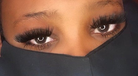 Lashes by Shakira Alleyne – kuva 2