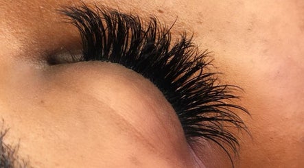 Lashes by Shakira Alleyne – kuva 3