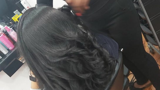 En MOD Hair Extension Bar & Beauty Studio