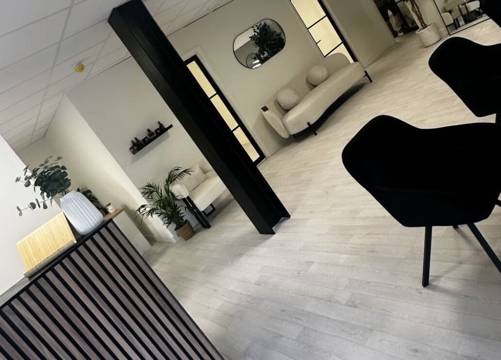 Elegant reception area of Thesachhouse in Wigan, England, GB with modern decor and sleek furnishings.