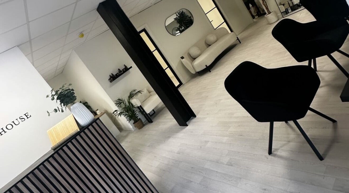 Elegant reception area of Thesachhouse in Wigan, England, GB with modern decor and sleek furnishings.